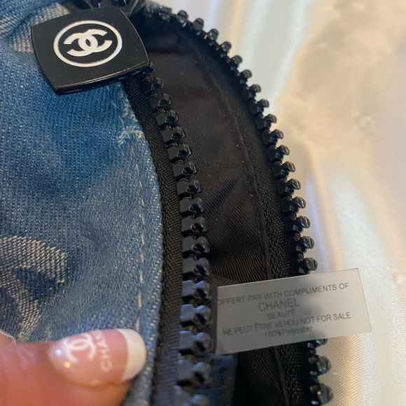 Chanel Beauty Bag And Box Rare HTF - Picture 5 of 5